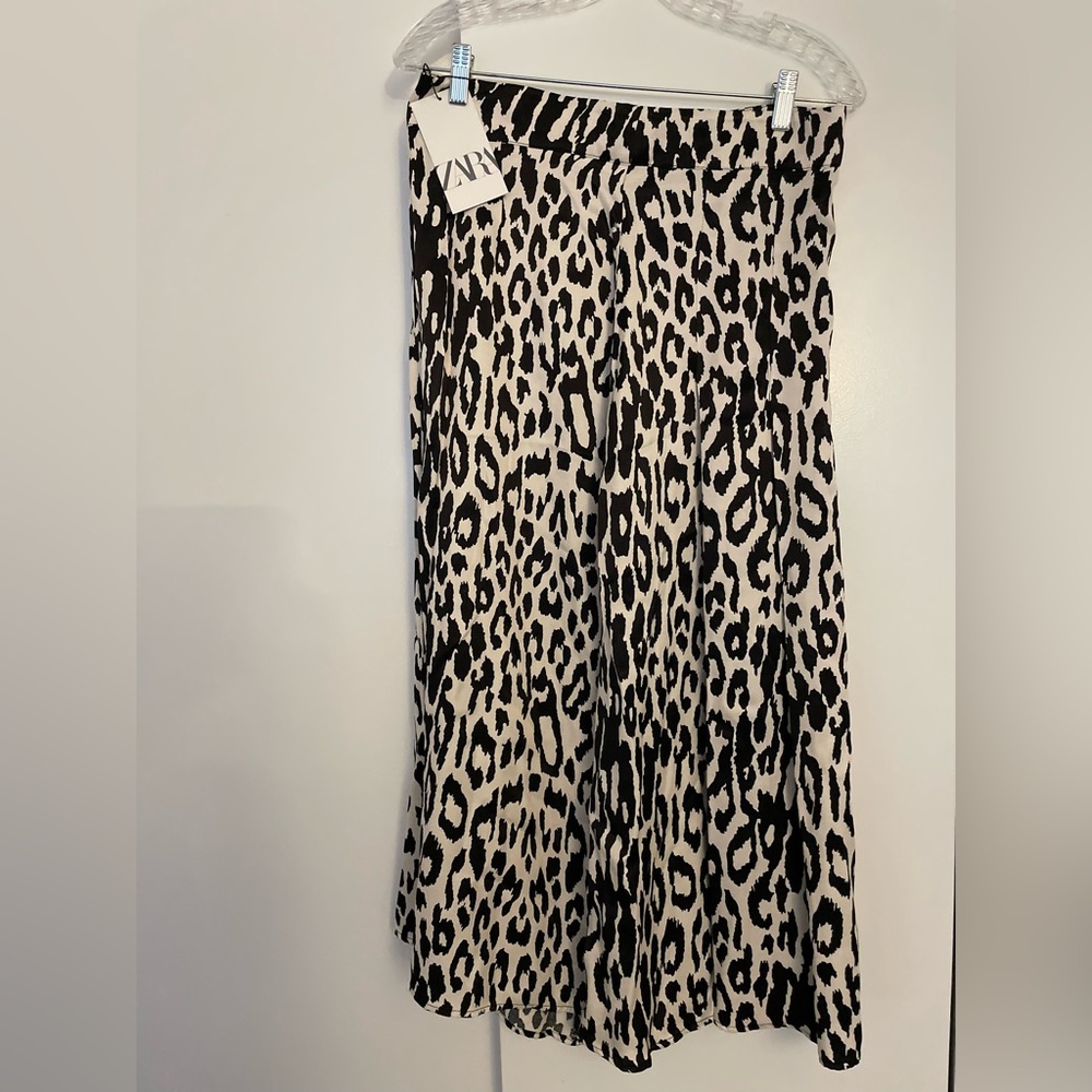 Brand new Zara print skirt with tag